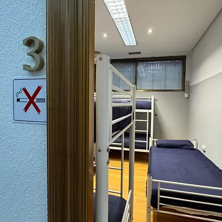 Hostel Puerta Del Angel Madrid Exterior photo